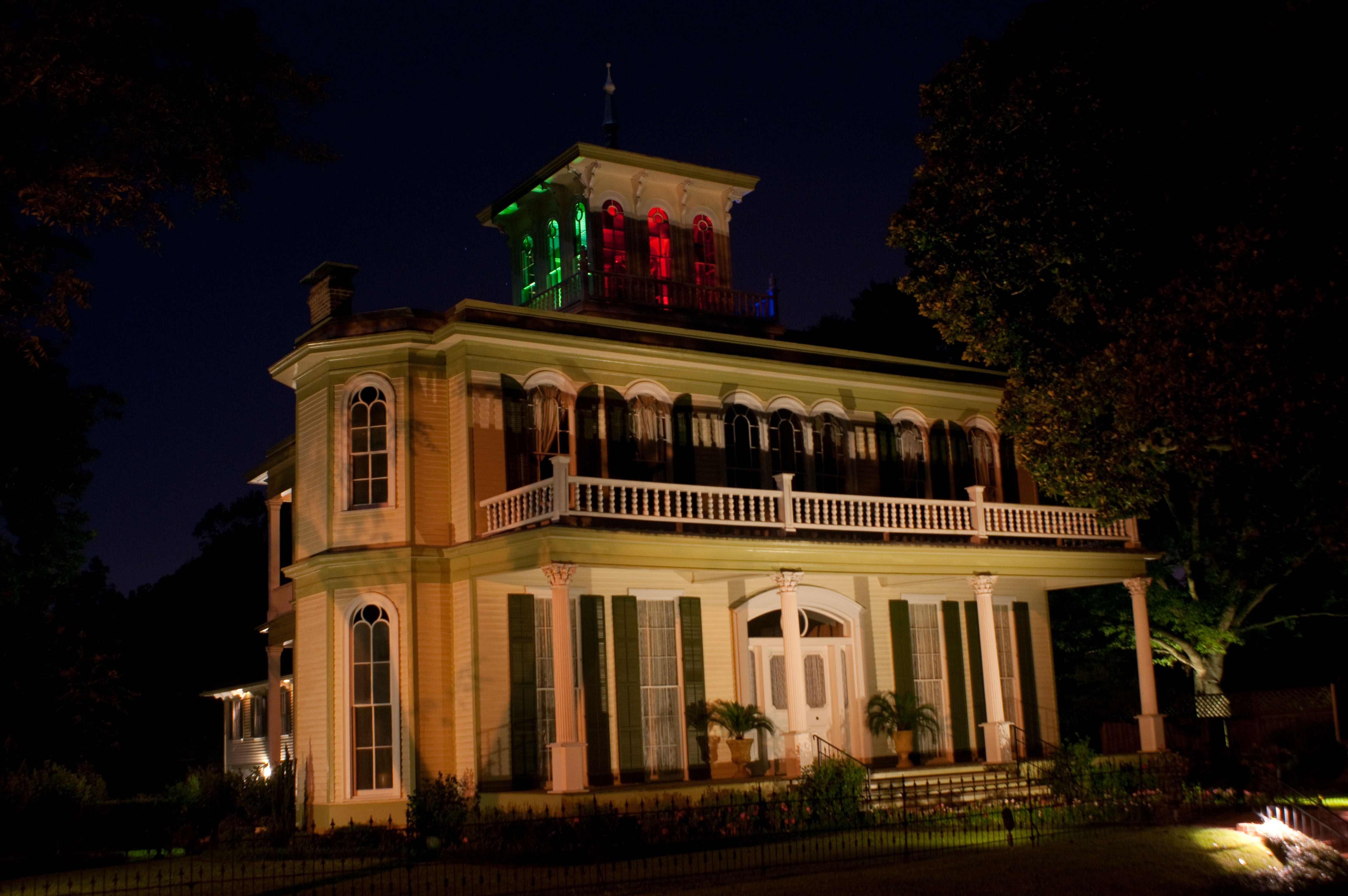 Ghost of Christmas Past Home Tours in Jefferson, Texas Carriage House